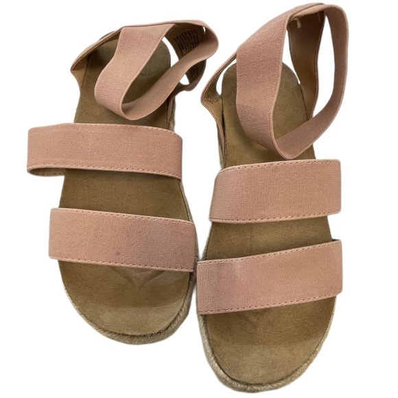 Time & Tru Sandal - Size 6 - Strap Around Ankle - Picture 1 of 6